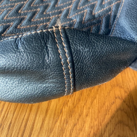 Wilsons Leather Black Shoulder Bag - Picture 9 of 11